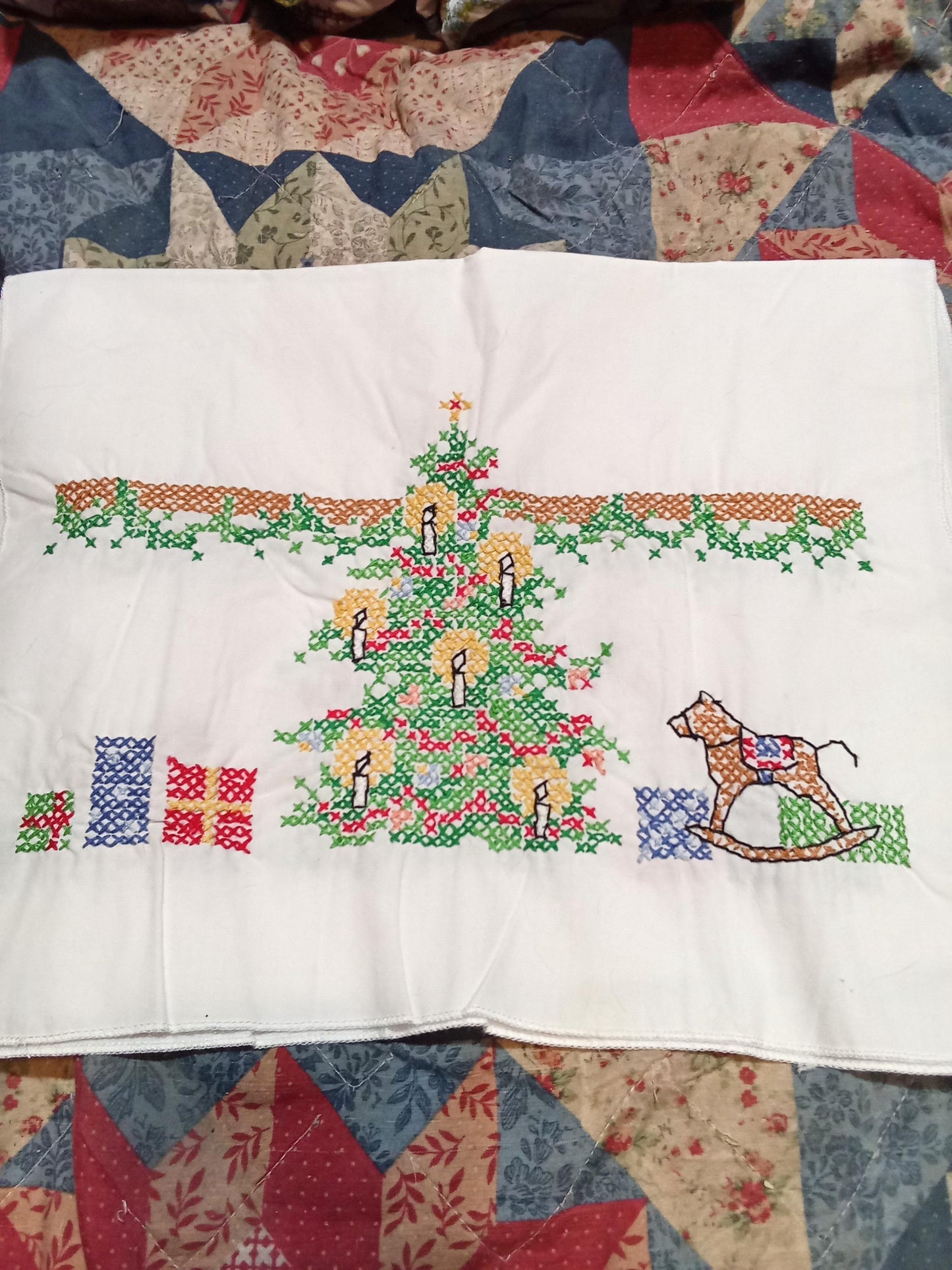Christmas Tree With Presents Table Runner