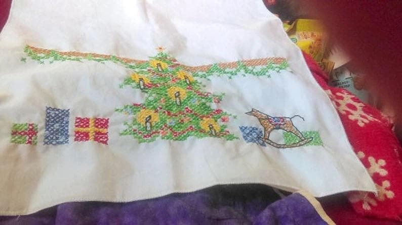 Christmas Tree With Presents Table Runner